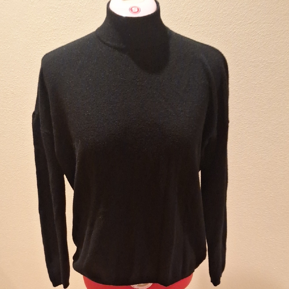 GNW Black Knit Sweater Size L